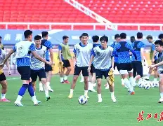 jiuyougame -武汉三镇训练开放日，今晚战术微调引欢呼，中超在即，年轻球员得到机会的简单介绍